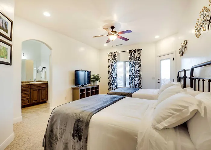Fire Pit & Mountain Views: Horseshoe Bend Retreat Page