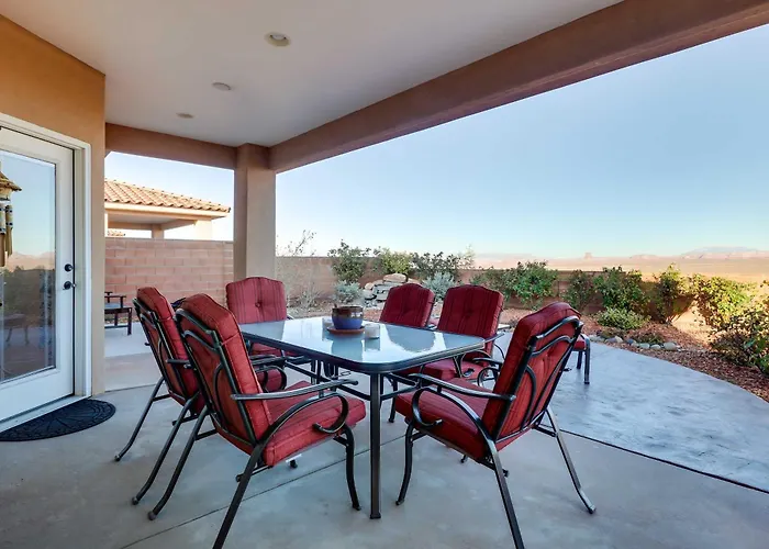 Fire Pit & Mountain Views: Horseshoe Bend Retreat *